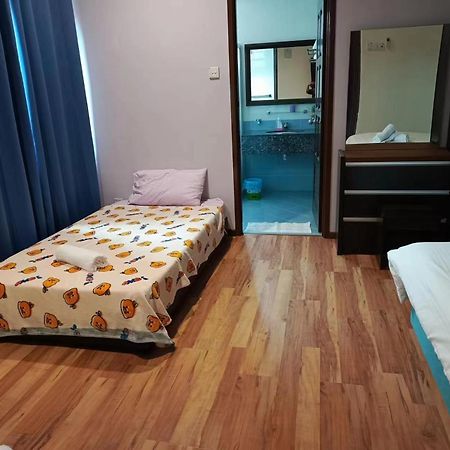 Melaka Beachfront Villa With Pool Ngoại thất bức ảnh