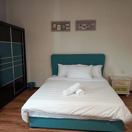 Melaka Beachfront Villa With Pool Ngoại thất bức ảnh