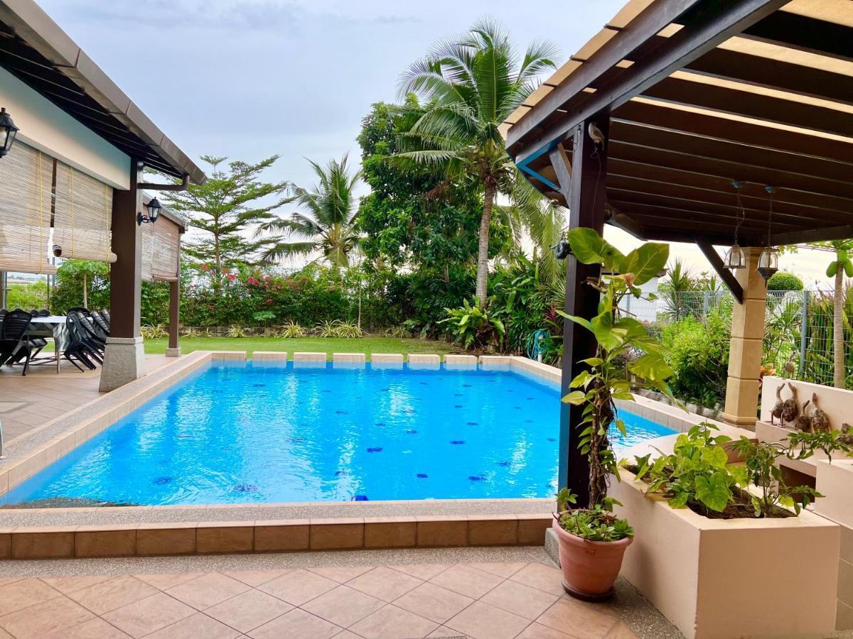 Melaka Beachfront Villa With Pool Ngoại thất bức ảnh