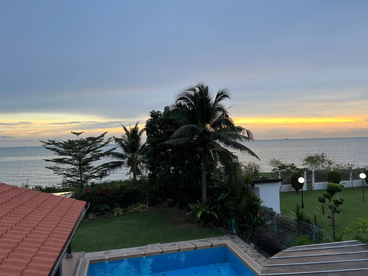 Melaka Beachfront Villa With Pool Ngoại thất bức ảnh