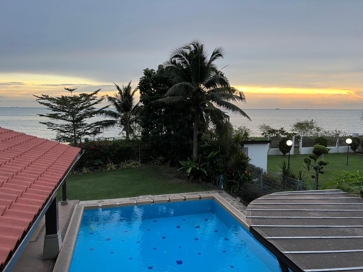 Melaka Beachfront Villa With Pool Ngoại thất bức ảnh