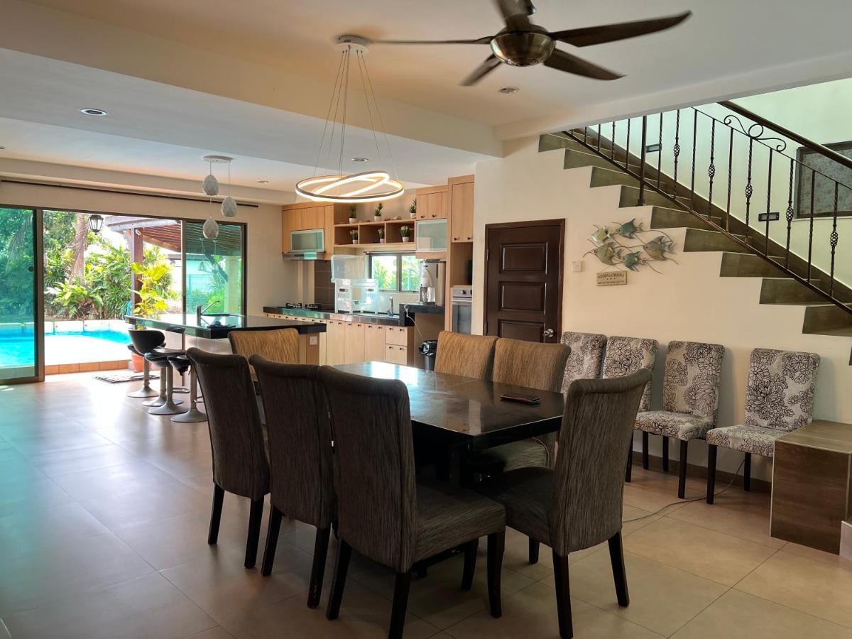 Melaka Beachfront Villa With Pool Ngoại thất bức ảnh