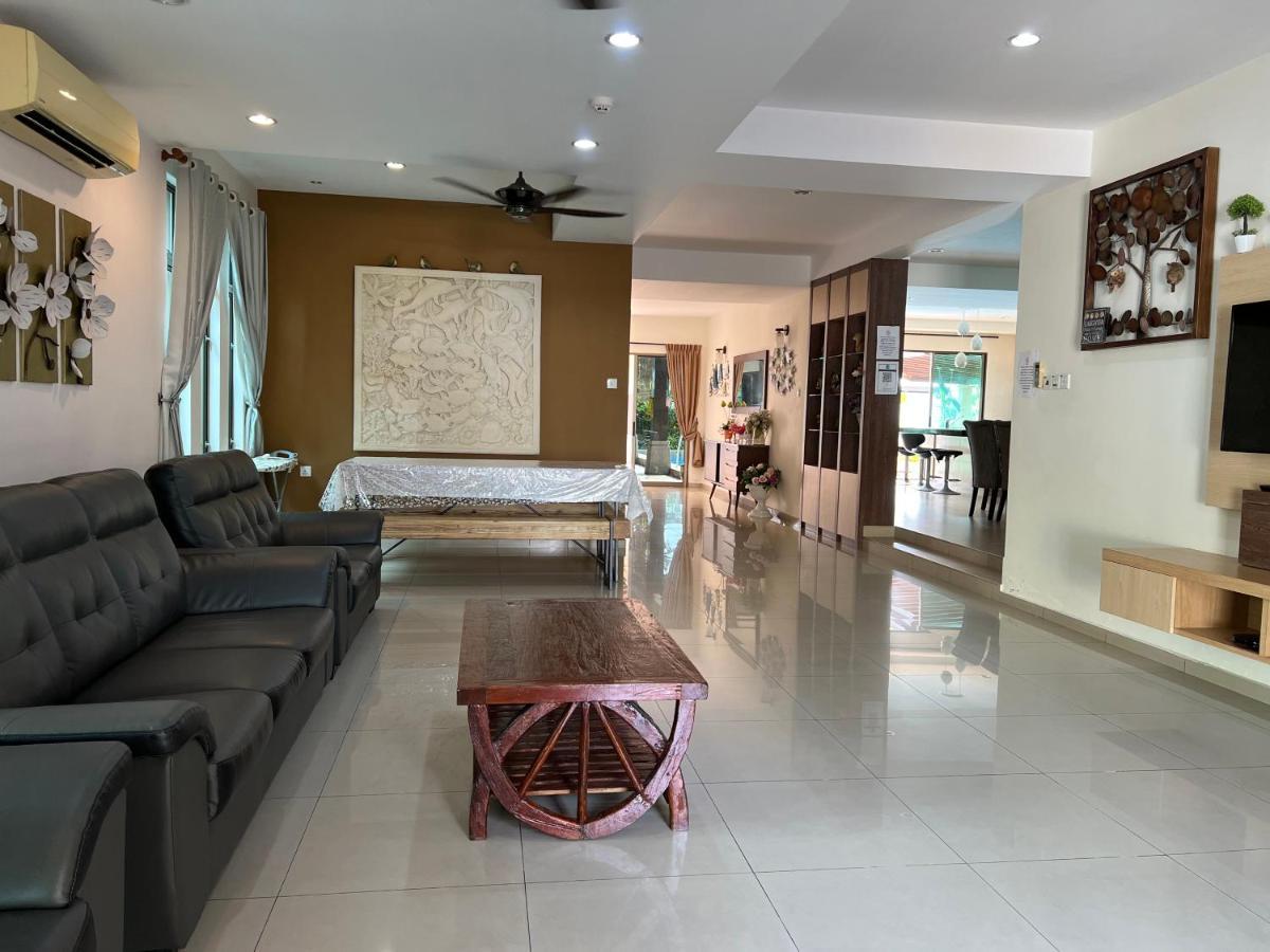 Melaka Beachfront Villa With Pool Ngoại thất bức ảnh