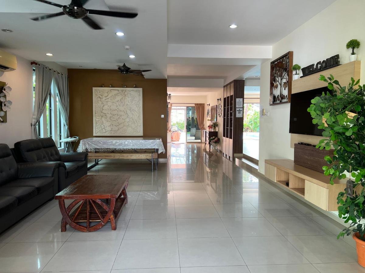 Melaka Beachfront Villa With Pool Ngoại thất bức ảnh