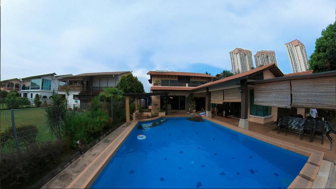 Melaka Beachfront Villa With Pool Ngoại thất bức ảnh