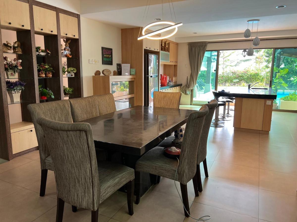Melaka Beachfront Villa With Pool Ngoại thất bức ảnh