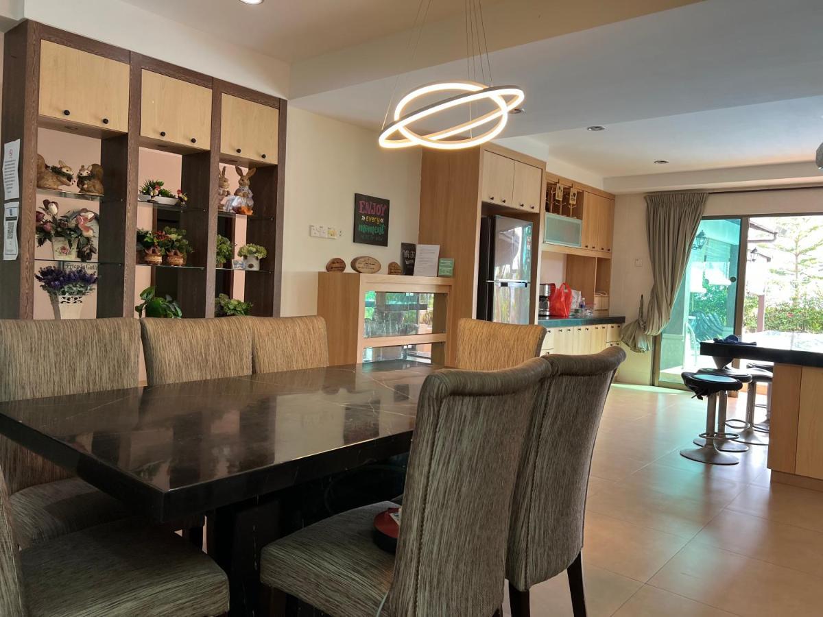 Melaka Beachfront Villa With Pool Ngoại thất bức ảnh