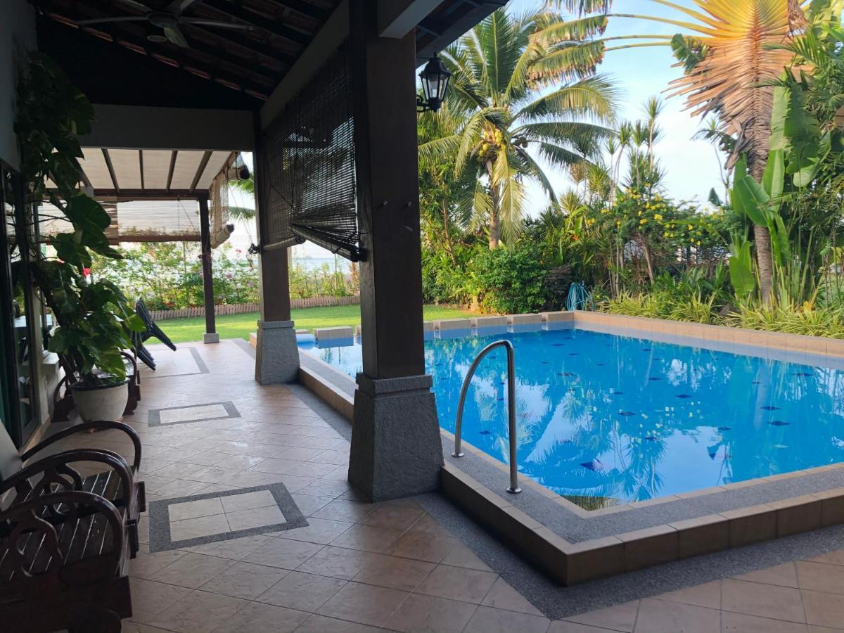 Melaka Beachfront Villa With Pool Ngoại thất bức ảnh