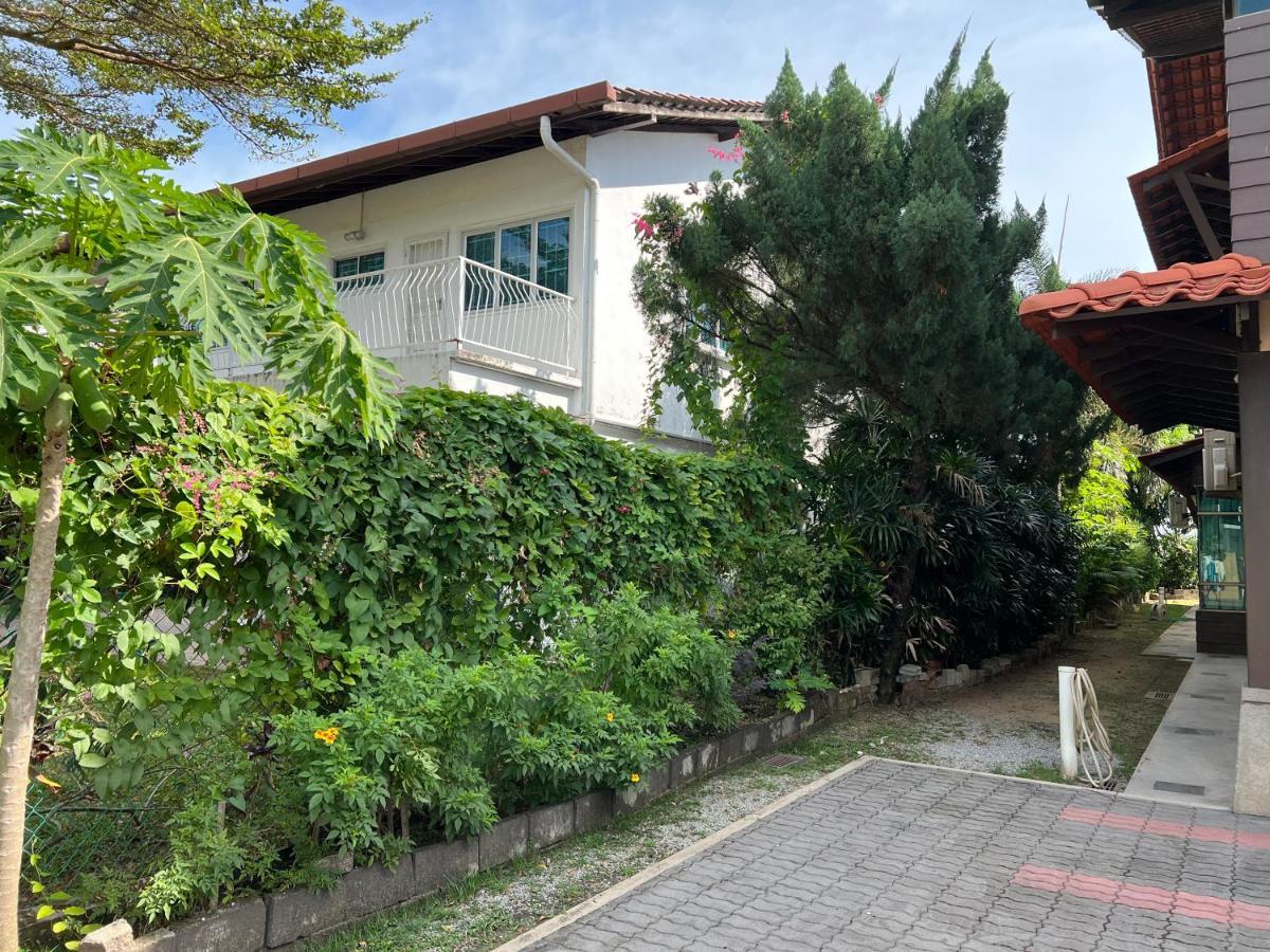Melaka Beachfront Villa With Pool Ngoại thất bức ảnh