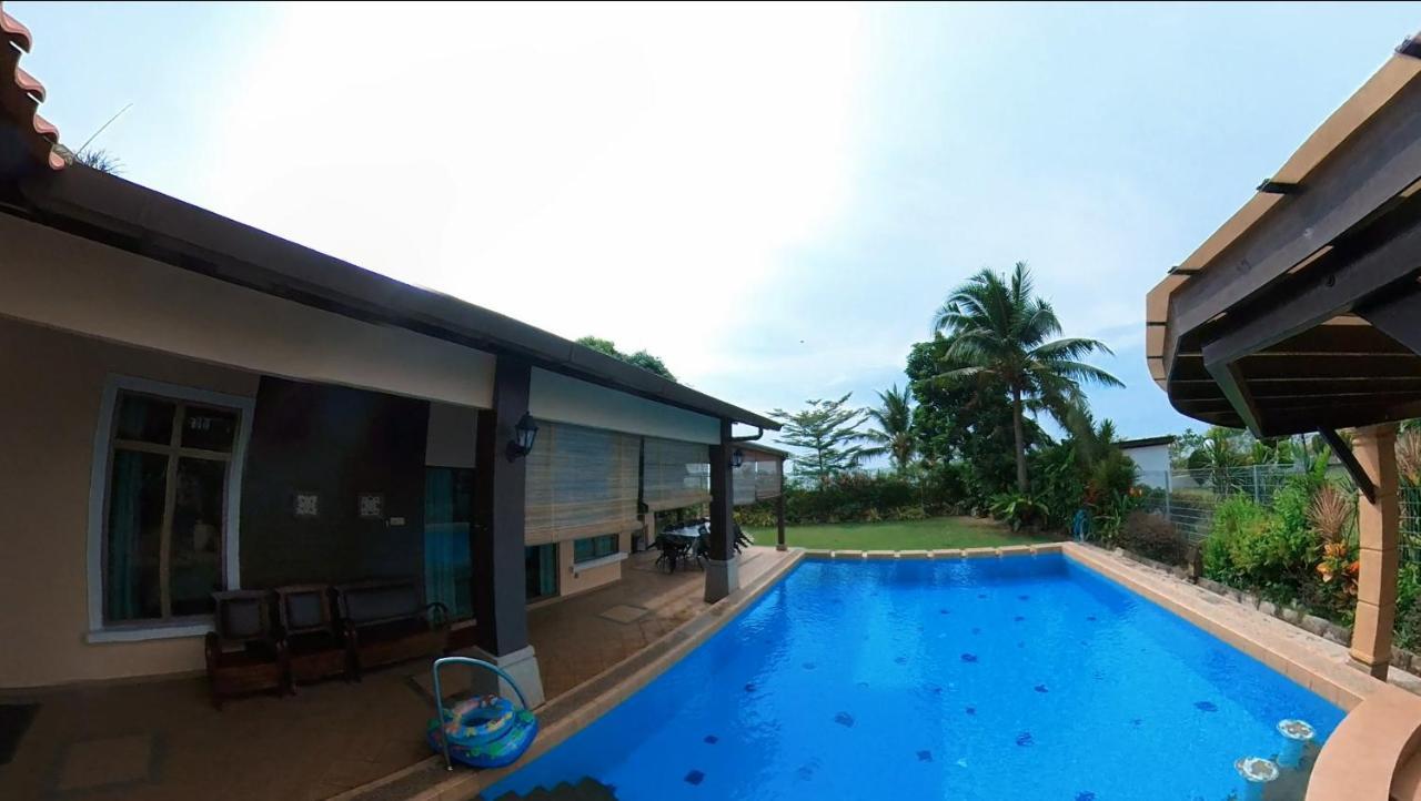 Melaka Beachfront Villa With Pool Ngoại thất bức ảnh