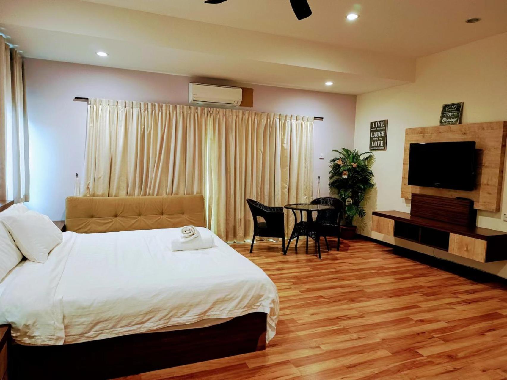 Melaka Beachfront Villa With Pool Ngoại thất bức ảnh