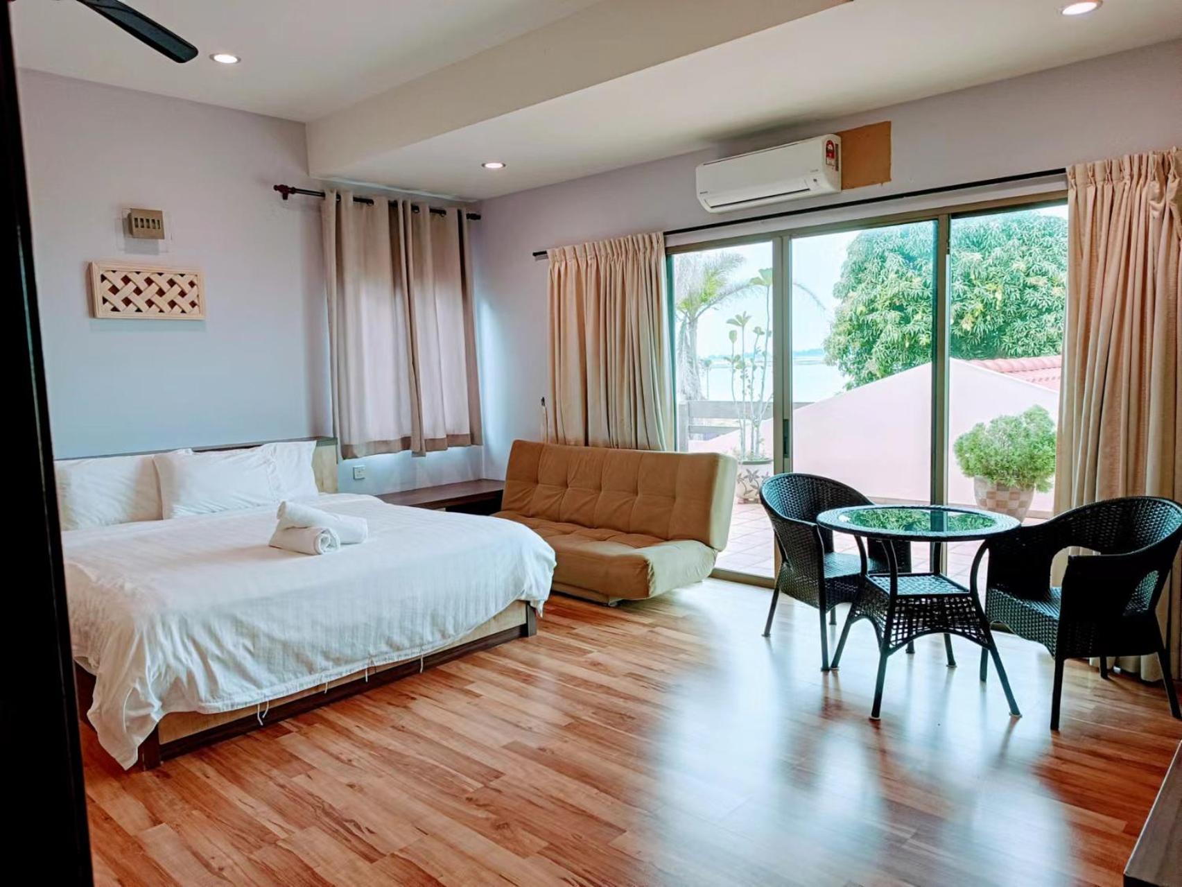 Melaka Beachfront Villa With Pool Ngoại thất bức ảnh