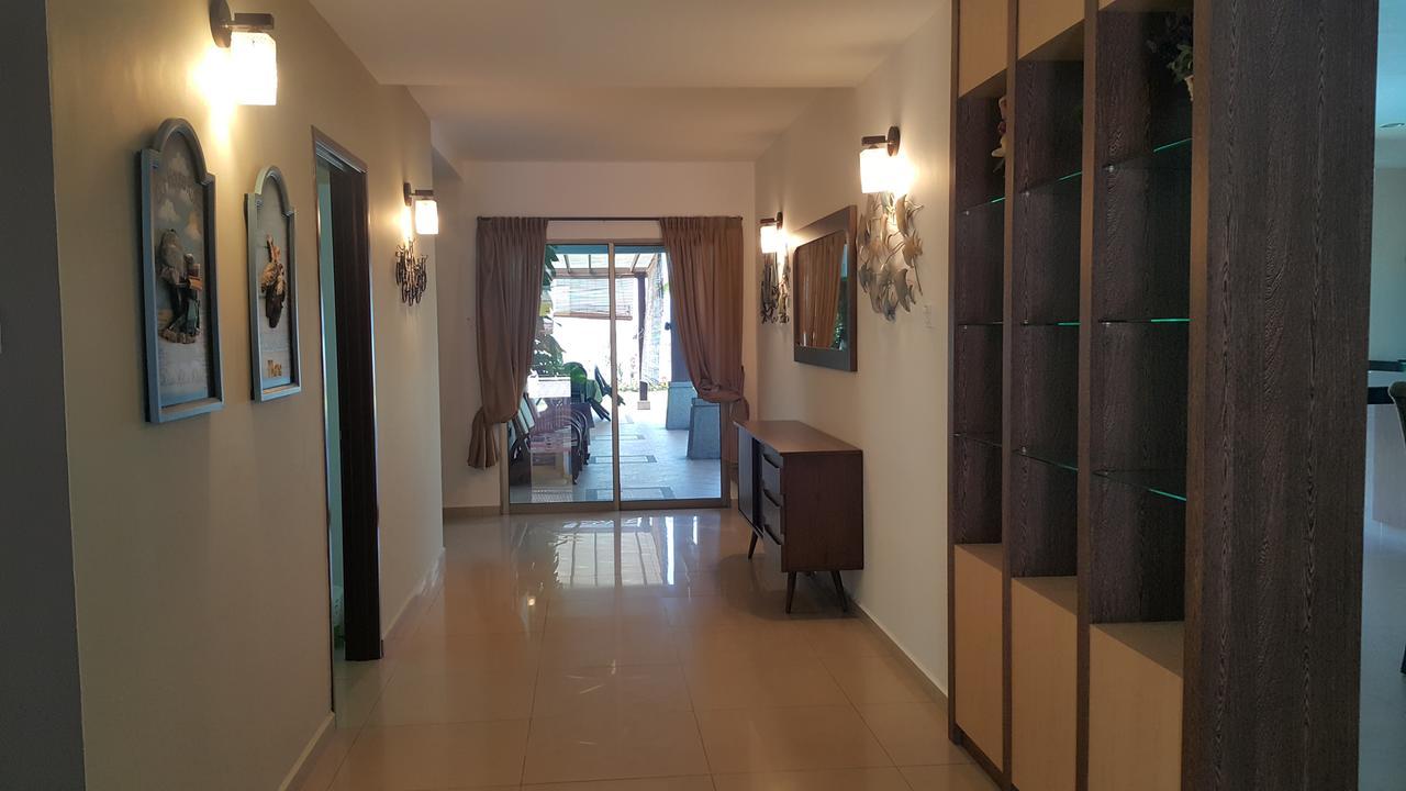 Melaka Beachfront Villa With Pool Ngoại thất bức ảnh