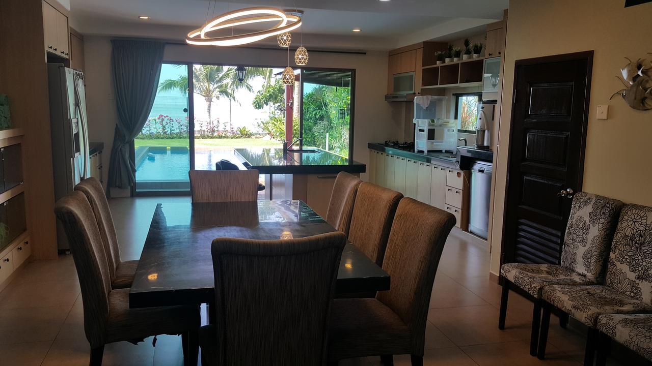Melaka Beachfront Villa With Pool Ngoại thất bức ảnh
