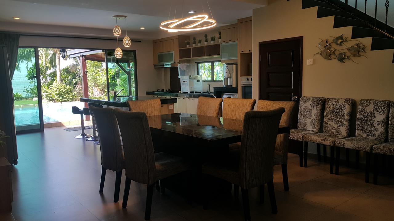 Melaka Beachfront Villa With Pool Ngoại thất bức ảnh