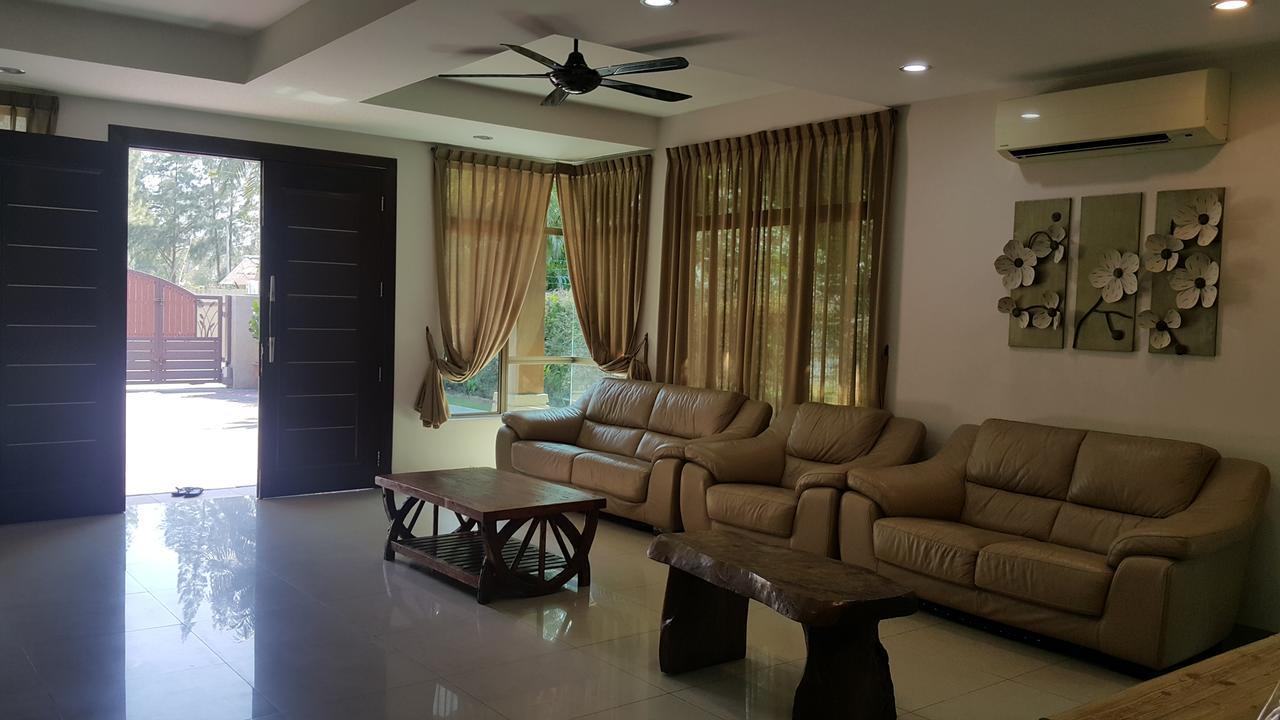 Melaka Beachfront Villa With Pool Ngoại thất bức ảnh