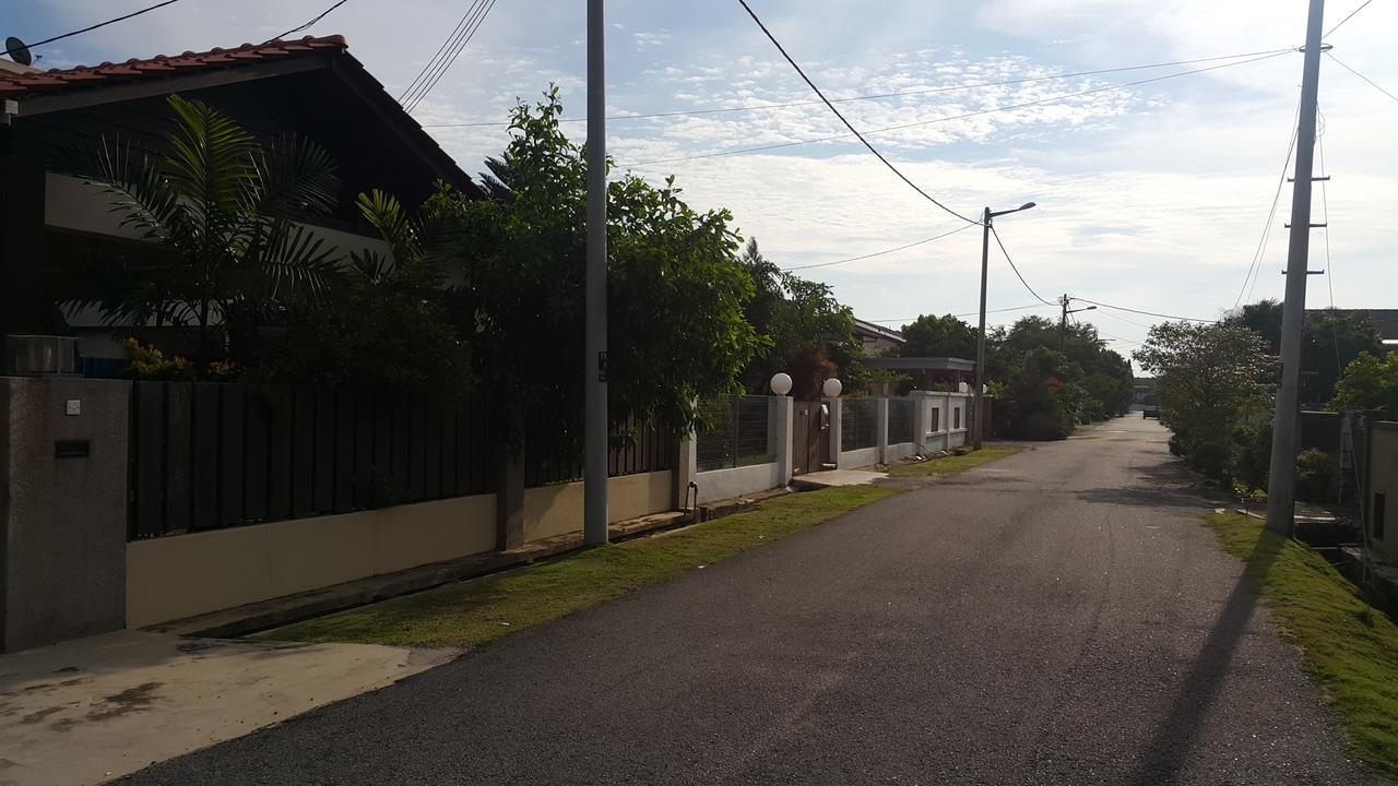 Melaka Beachfront Villa With Pool Ngoại thất bức ảnh