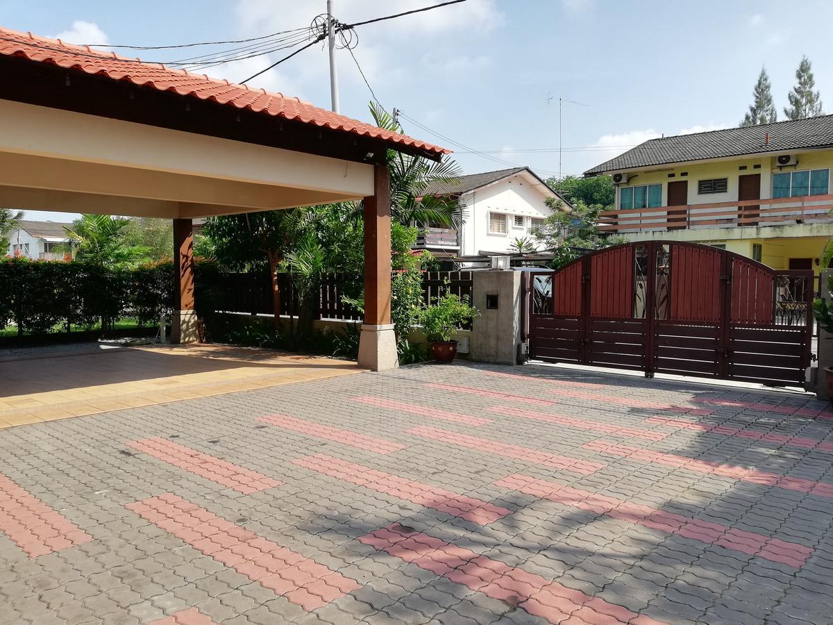 Melaka Beachfront Villa With Pool Ngoại thất bức ảnh