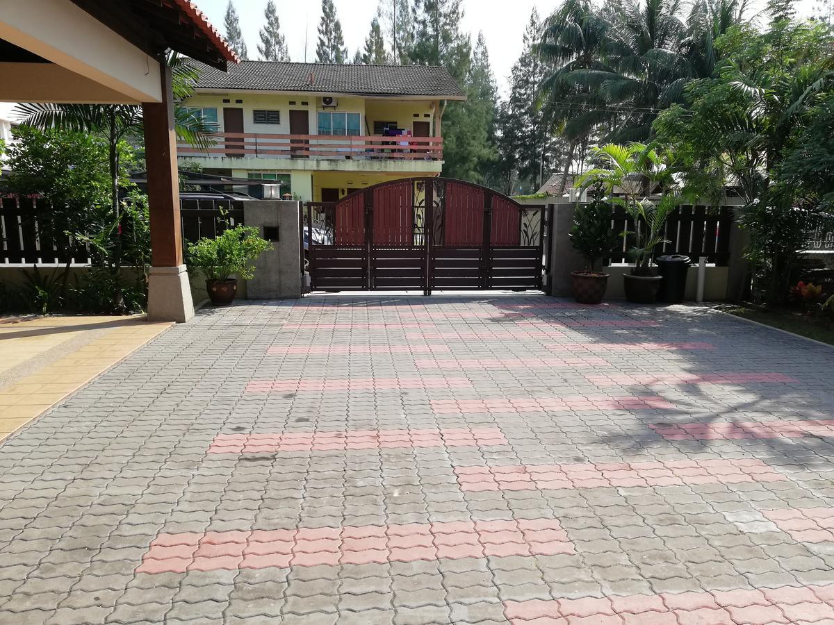 Melaka Beachfront Villa With Pool Ngoại thất bức ảnh