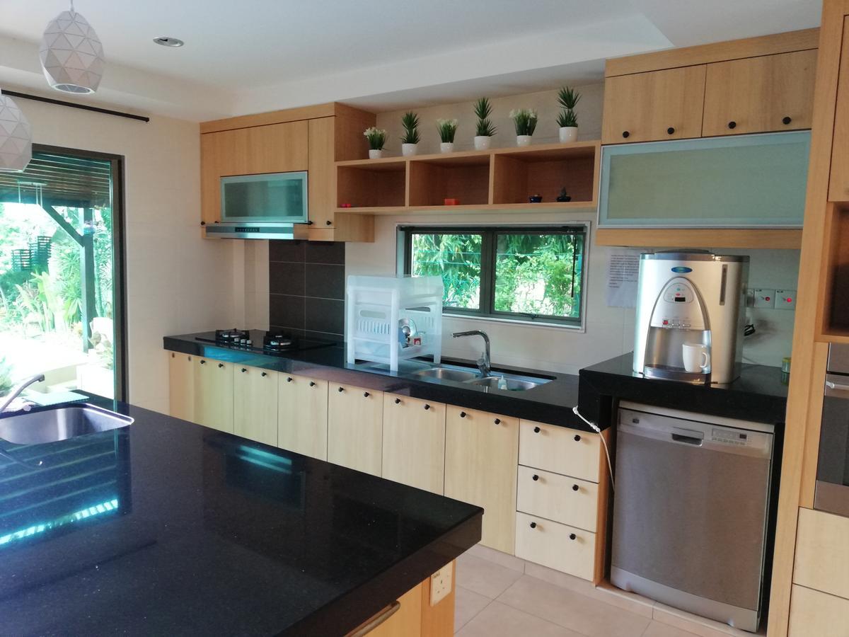 Melaka Beachfront Villa With Pool Ngoại thất bức ảnh