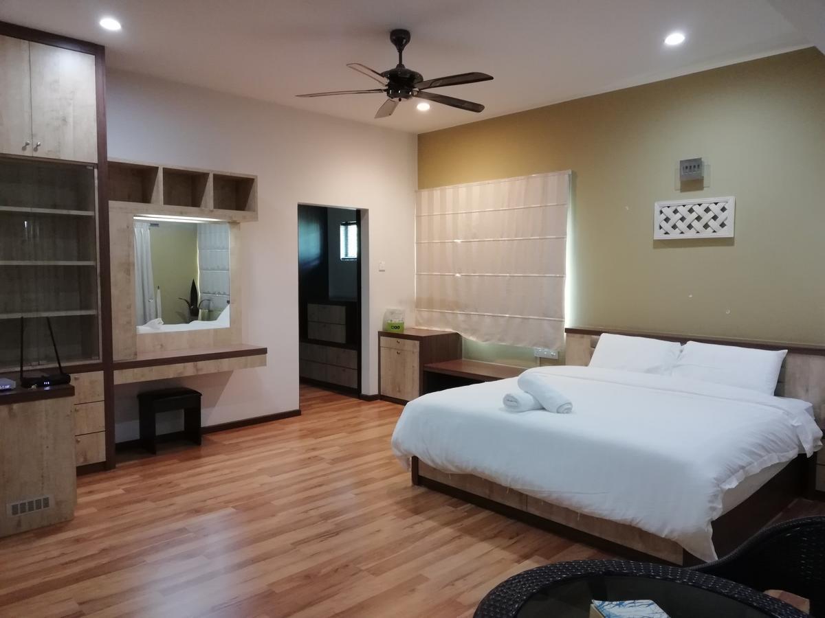 Melaka Beachfront Villa With Pool Ngoại thất bức ảnh