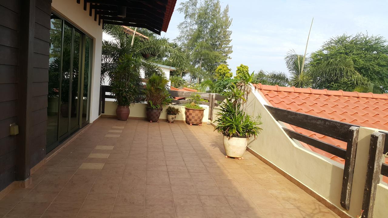 Melaka Beachfront Villa With Pool Ngoại thất bức ảnh